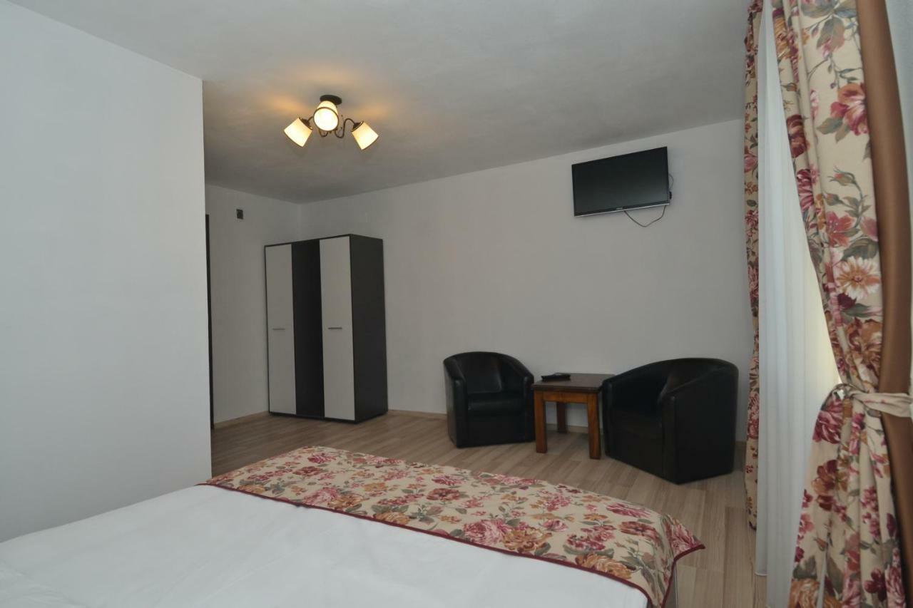 Vila Mogan Hotel Моечу де Жос Екстериор снимка